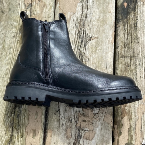 Women’s Zara Chunky Lug Black Leather Ankle Boots Size 5, Excellent Condition!! - Picture 10 of 14